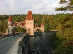 Přehrada Les Království (20km)