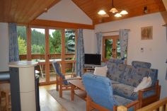 1. patro - obývací místnost - výhled na balkon